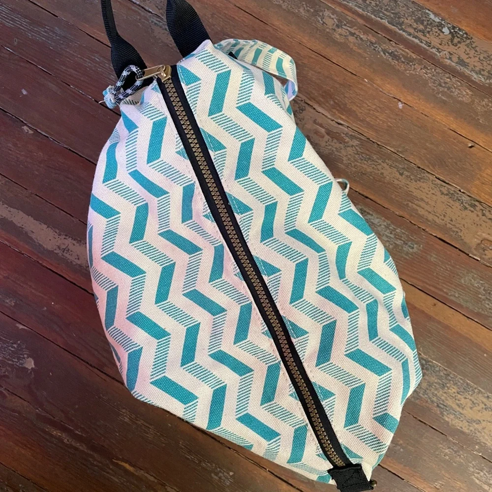 KAVU Free Range Backpack Bucket Style Bag w Pockets, Zippers, Clasps Gorpcore 💛🎀